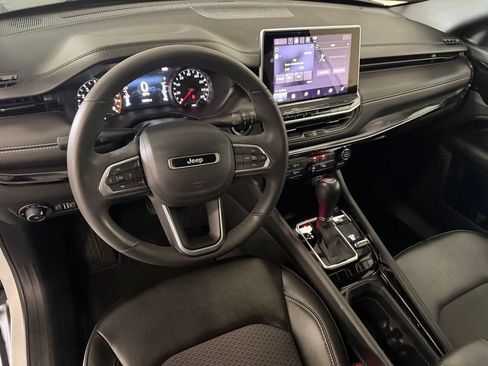 Used 2023 Jeep Compass Latitude AWD/4WD image 8