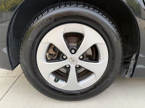 Used 2014 Toyota Prius Four FWD image 18