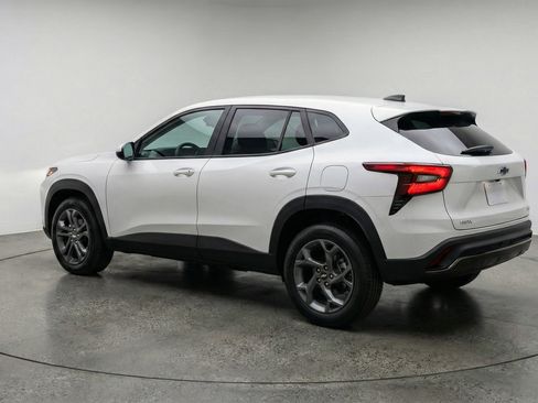 Used 2025 Chevrolet Trax LT image 6