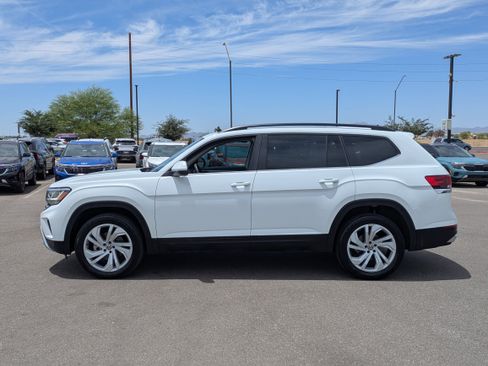 Used 2023 Volkswagen Atlas SE w/ Panoramic Sunroof Package FWD image 2