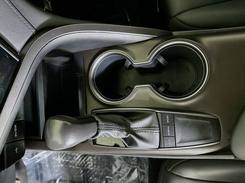 Used 2024 Toyota Camry SE image 20