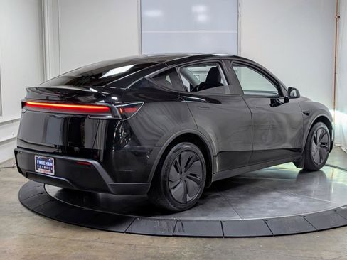 Used 2026 Tesla Model Y Premium image 9