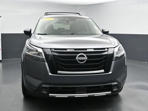 Used 2023 Nissan Pathfinder SL w/ Lighting Package (N92) FWD image 3