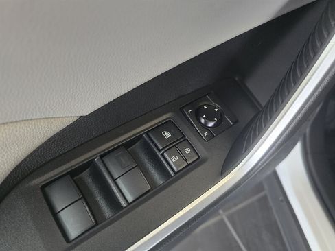 Used 2020 Toyota RAV4 XLE w/ Convenience Package AWD/4WD image 17
