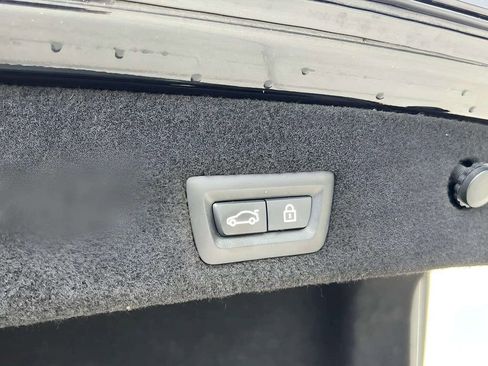 Used 2018 BMW 740e xDrive AWD/4WD image 17