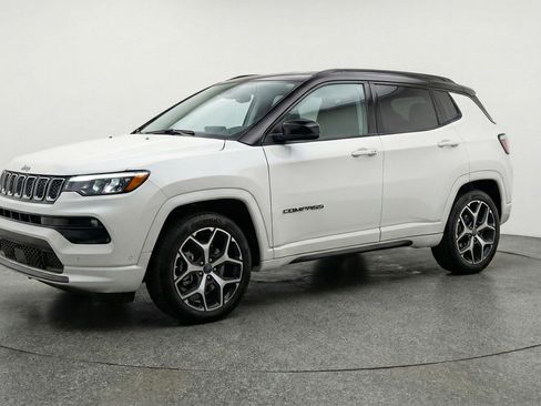 Used 2025 Jeep Compass Limited AWD/4WD image 3