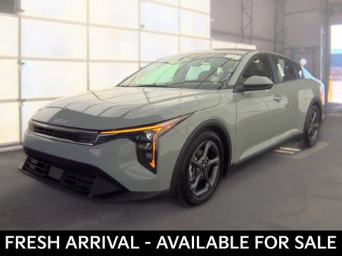 Used 2025 Kia K4 FWD image 3