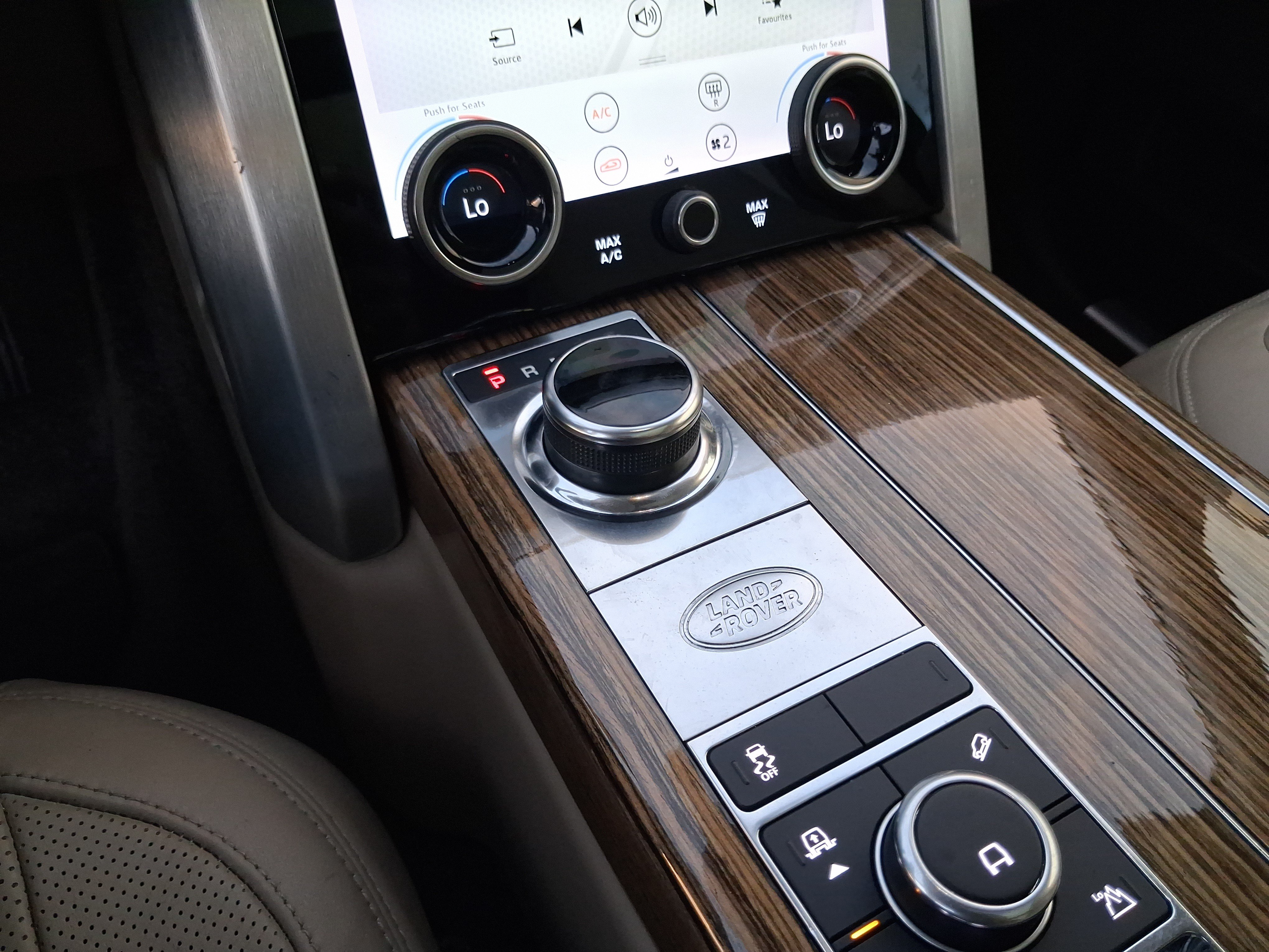Used 2018 Land Rover Range Rover Supercharged AWD/4WD image 19