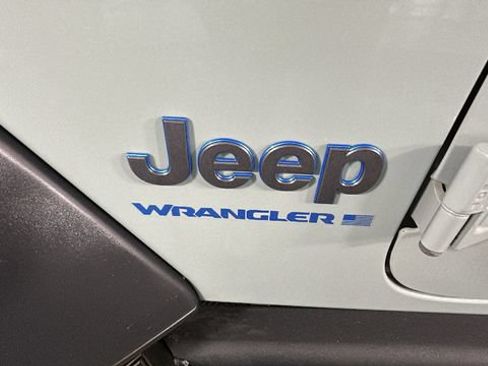 Used 2023 Jeep Wrangler Unlimited w/ Cold Weather Group AWD/4WD image 9