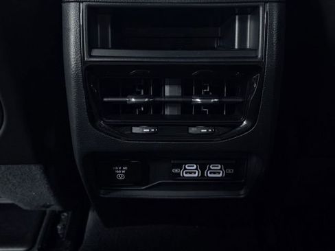 Used 2023 Jeep Grand Cherokee Laredo w/ Luxury Tech Group I AWD/4WD image 20