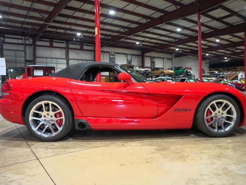 Used 2004 Dodge Viper SRT-10 image 23