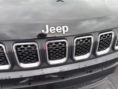 Used 2023 Jeep Compass Latitude w/ Sun and Sound Group AWD/4WD image 11