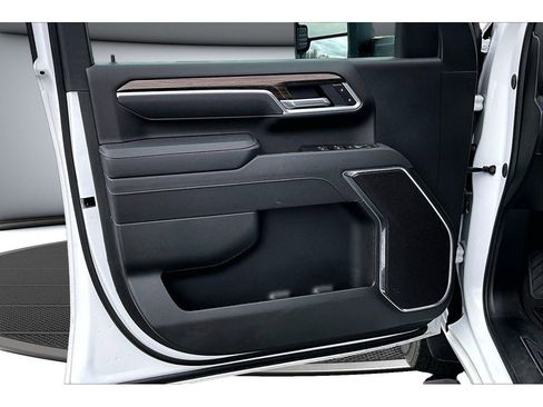 Used 2025 Chevrolet Silverado 2500 LT w/ Convenience Package image 23