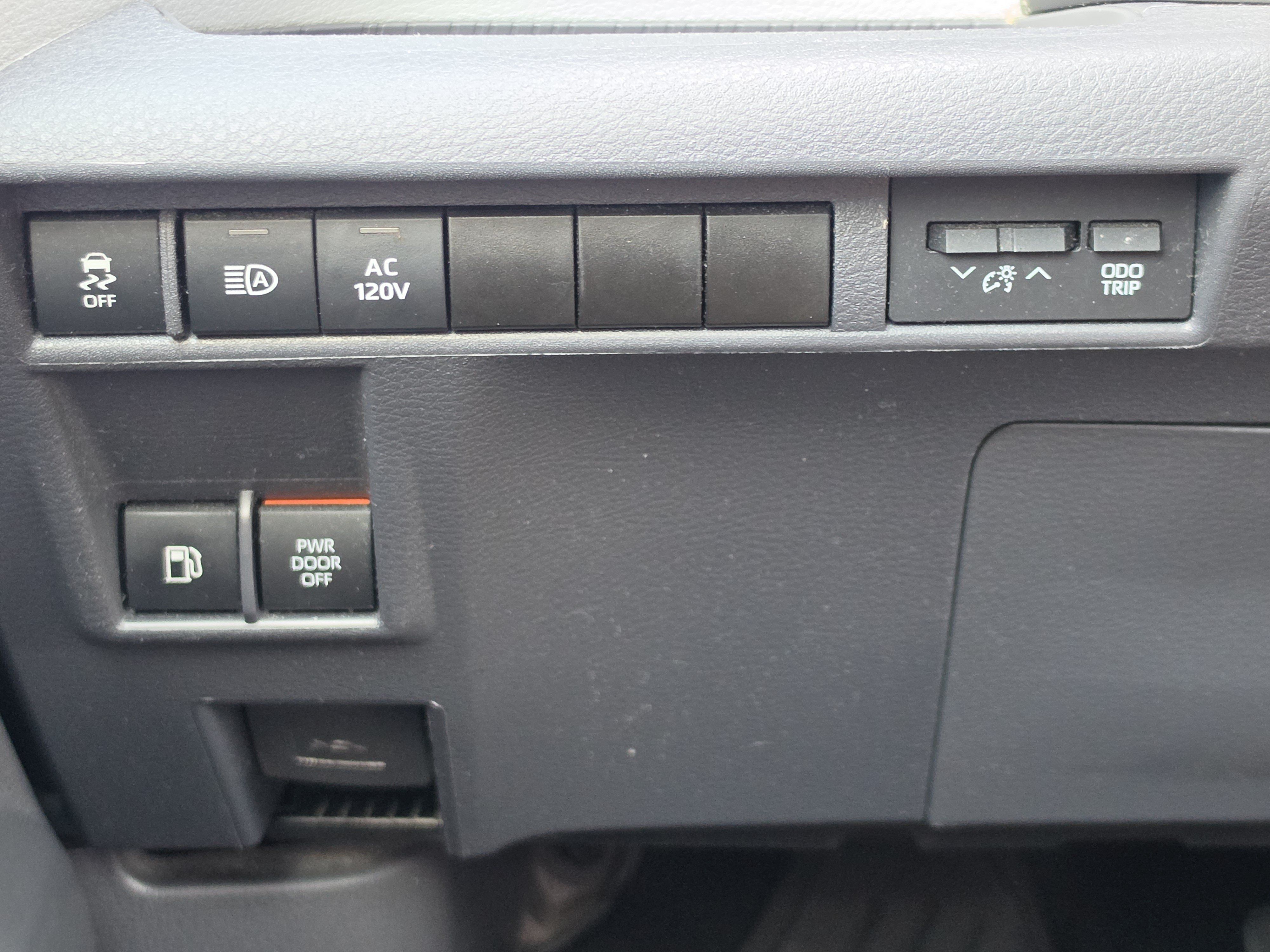 Used 2021 Toyota Sienna XSE w/ XSE Plus Package FWD image 17