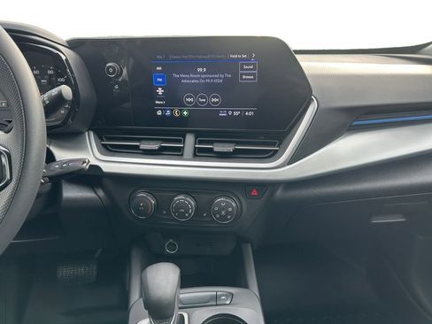 Used 2025 Chevrolet Trax LS w/ LS Convenience Package FWD image 13