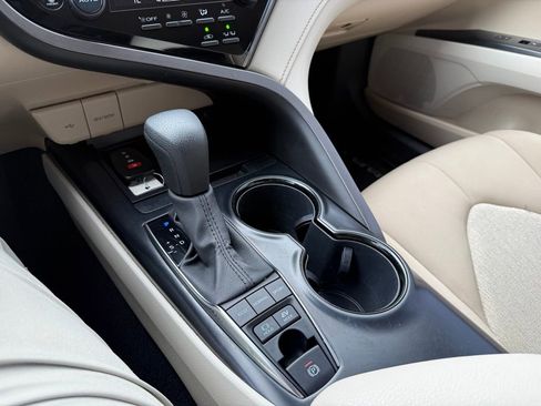 Certified 2020 Toyota Camry LE image 23