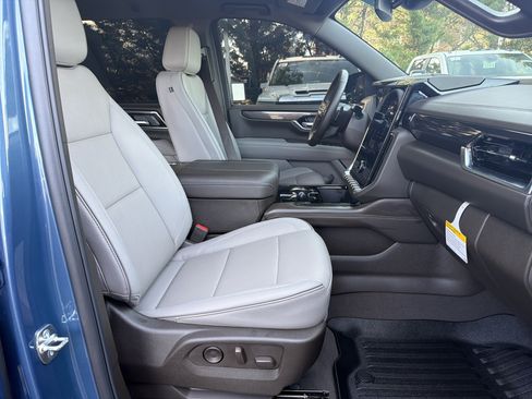 Used 2026 GMC Yukon XL Elevation image 32