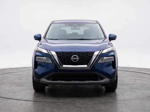 Used 2025 Nissan Rogue SV FWD image 2