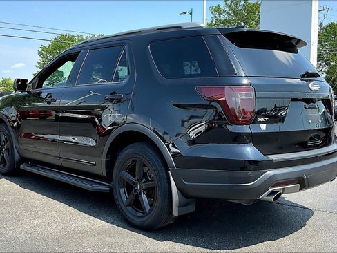 Used 2018 Ford Explorer XLT FWD image 4
