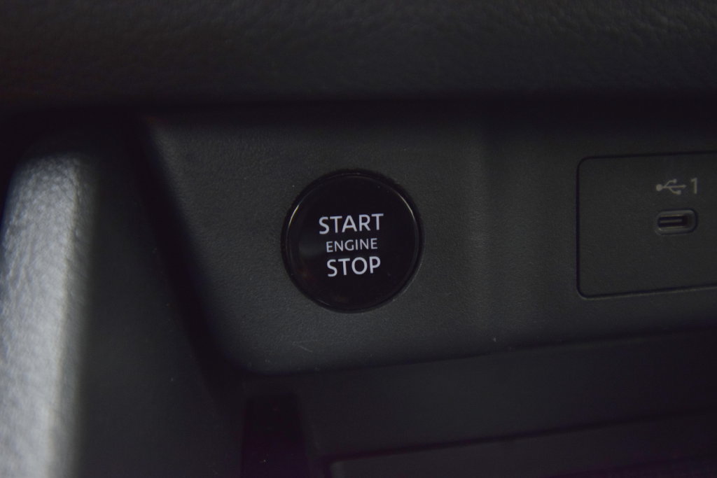 Used 2025 Nissan Rogue SV AWD/4WD image 32