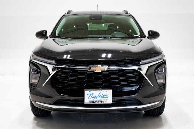 Used 2025 Chevrolet Trax LT w/ Driver Confidence Package FWD image 4