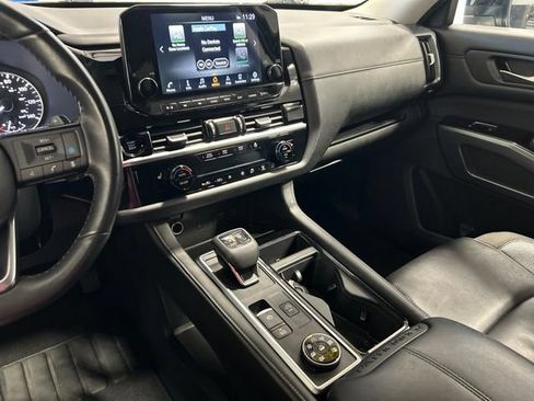 Used 2025 Nissan Pathfinder SL AWD/4WD image 28