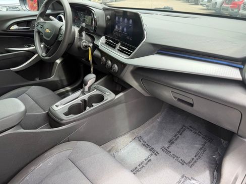 Used 2025 Chevrolet Trax LS FWD image 10