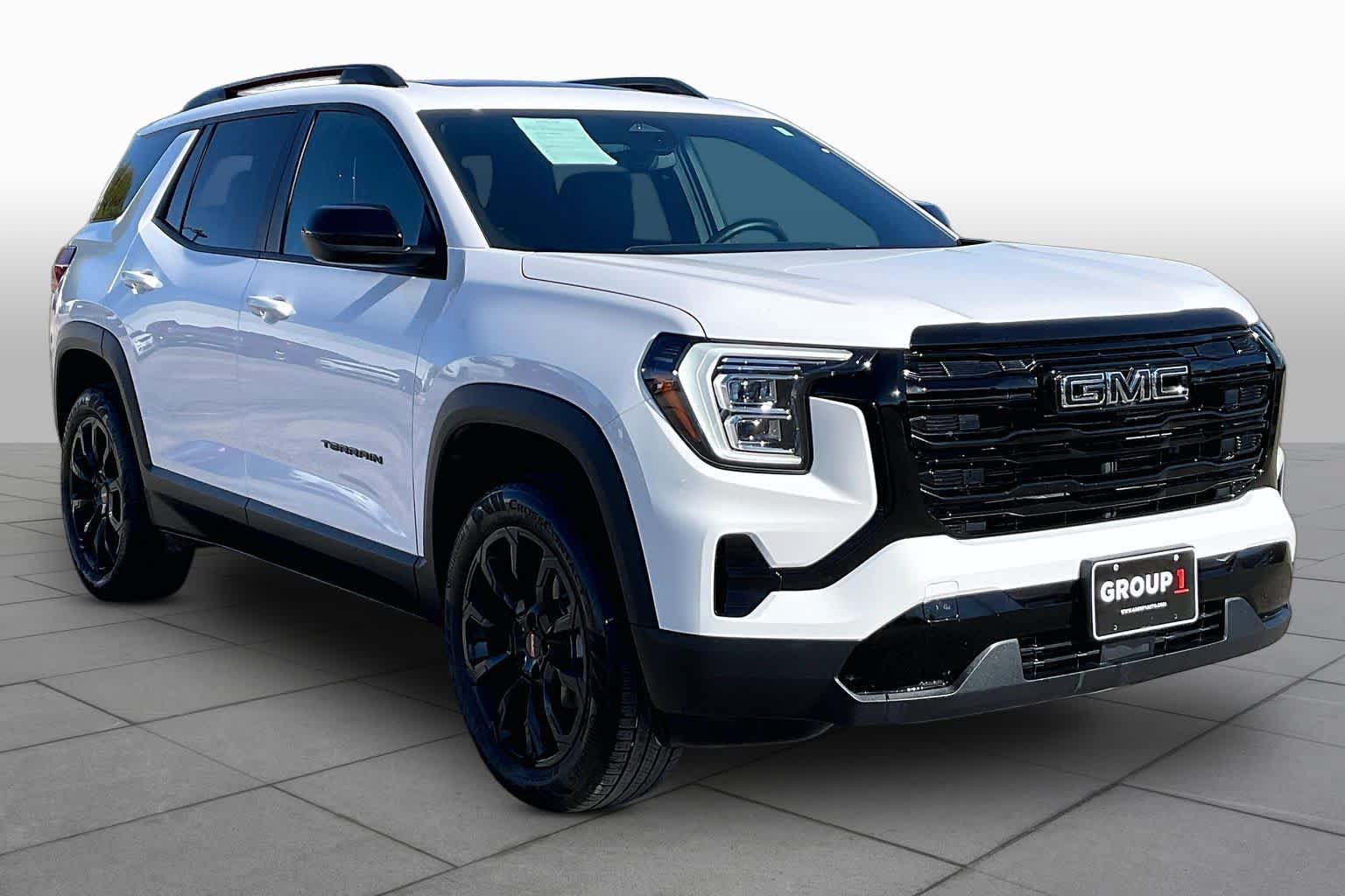 Used 2026 GMC Terrain Elevation w/ Elevation Premium Package FWD image 3