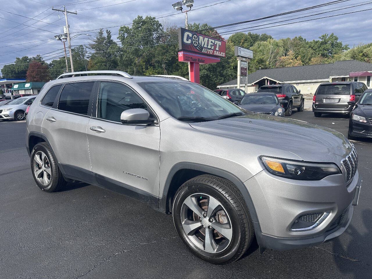 Used 2019 Jeep Cherokee Limited AWD/4WD image 1