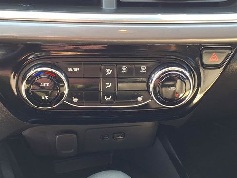 Certified 2025 Chevrolet Trax ACTIV w/ Sunroof Package image 15