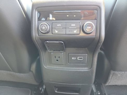 Used 2022 GMC Acadia Denali w/ Denali Ultimate Package AWD/4WD image 20