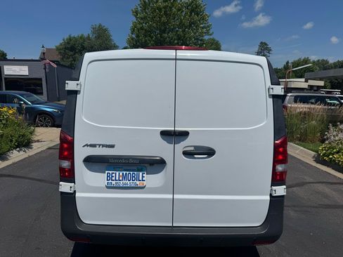 Used 2021 Mercedes-Benz Metris image 4