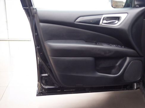 Used 2019 Nissan Pathfinder SV image 23