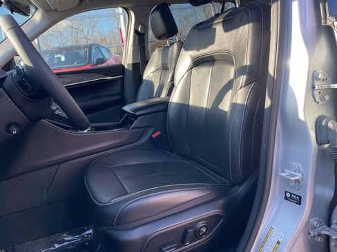 Used 2023 Jeep Grand Cherokee L Limited w/ Luxury Tech Group II image 16