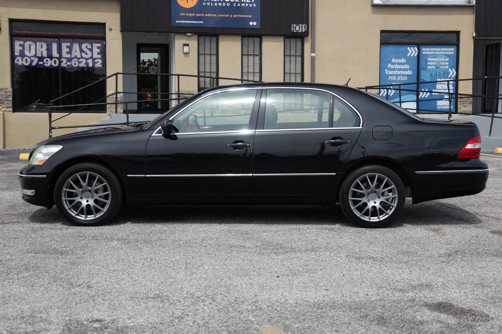 Used 2004 Lexus LS 430 RWD image 2