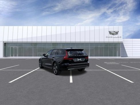 Used 2025 Volvo V60 B5 Cross Country Plus AWD/4WD image 11