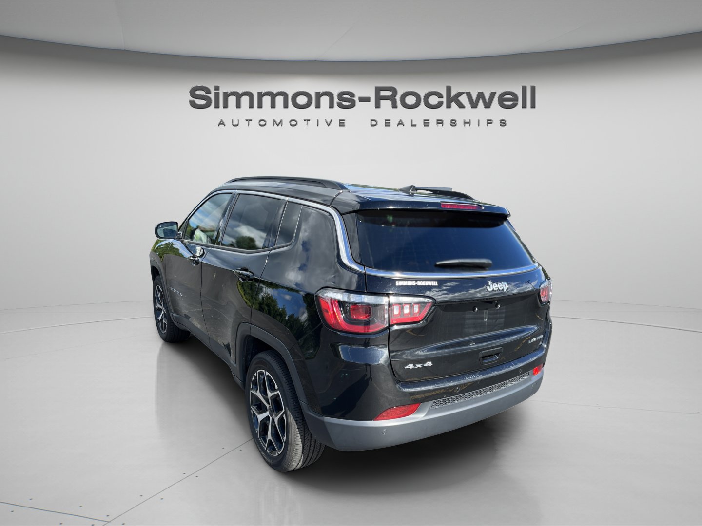 Used 2025 Jeep Compass Limited AWD/4WD image 3