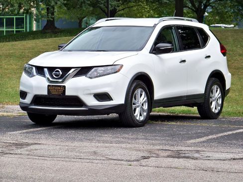 Used 2015 Nissan Rogue SV w/ SV Premium Package image 2