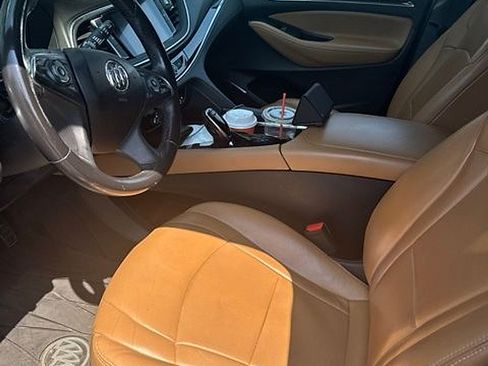 Used 2019 Buick Enclave Essence AWD/4WD image 3