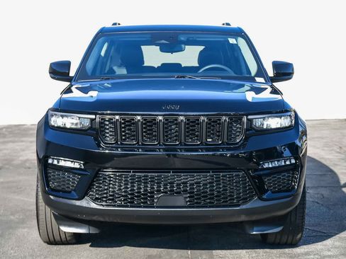 Used 2023 Jeep Grand Cherokee Limited w/ Black Appearance Package image 2