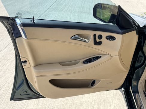 Used 2009 Mercedes-Benz CLS 550 4dr Sdn 5.5L w/ Premium I Pkg image 28