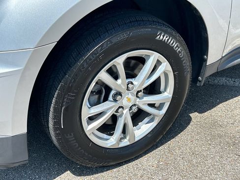 Used 2017 Chevrolet Equinox LT w/ Convenience Package FWD image 11