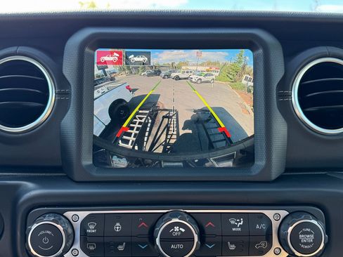 Used 2021 Jeep Wrangler Unlimited Sahara w/ Cold Weather Group image 26