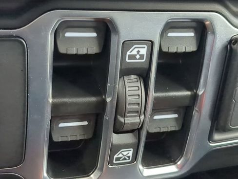Used 2025 Jeep Wrangler Unlimited Sahara w/ Safety Group AWD/4WD image 24