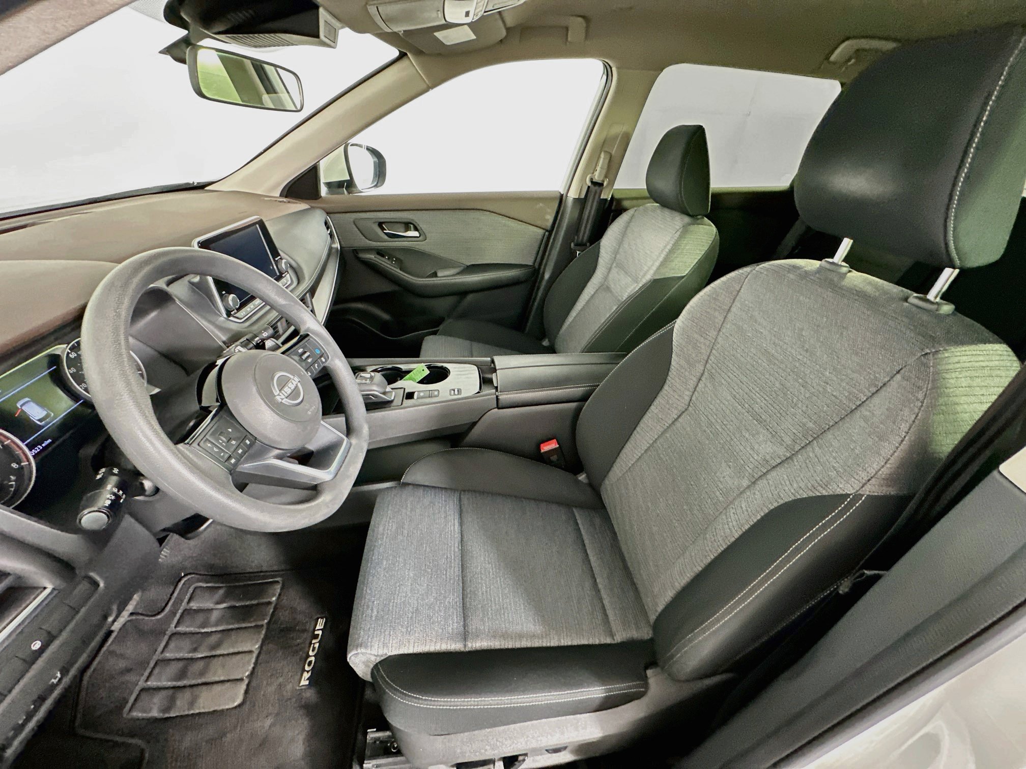 Used 2023 Nissan Rogue SV FWD image 13