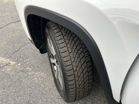 Used 2019 Jeep Cherokee Limited image 9