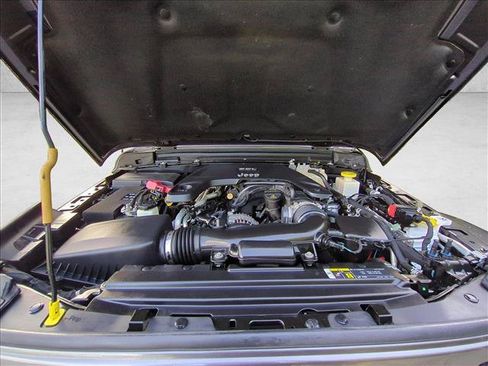 Used 2020 Jeep Gladiator Overland AWD/4WD image 16