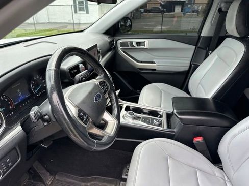 Used 2021 Ford Explorer XLT w/ Equipment Group 202A AWD/4WD image 7