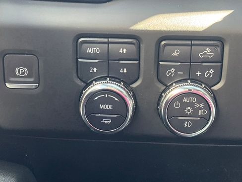 Used 2024 GMC Sierra 1500 AT4 w/ Technology Package image 25