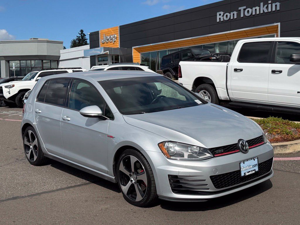Used 2015 Volkswagen Golf 4-Door FWD image 2
